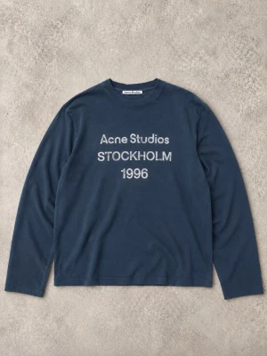 Mörkblå long sleeve från Acne Studios - Säljer en Acne Studios long sleeve i mycket fint skick. Klassisk och stilren modell som passar till det mesta. Sparsamt använd och utan hål, fläckar eller andra anmärkningar.  Kvitto finns! 