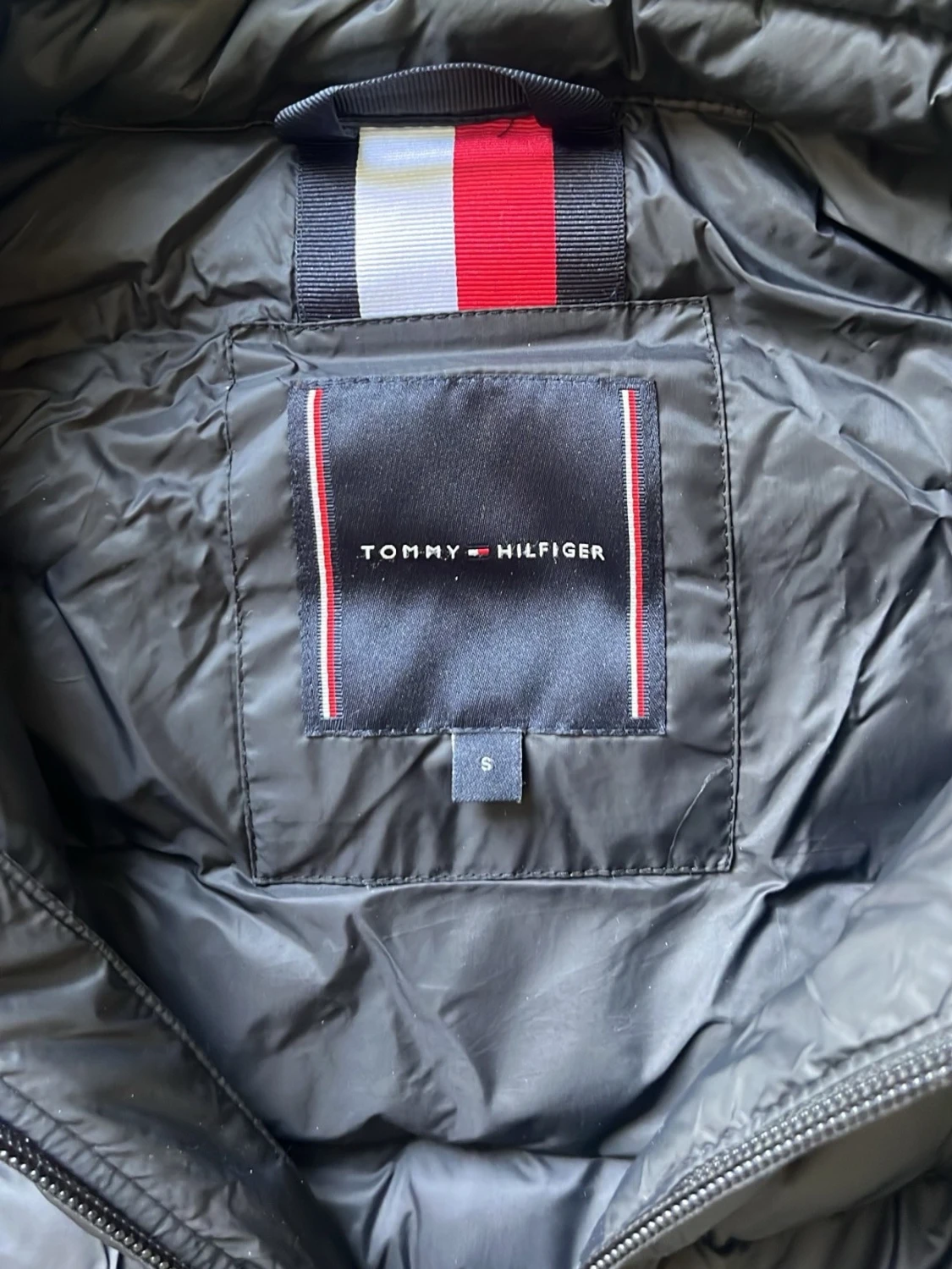 Svart dunjacka från Tommy Hilfiger - 2