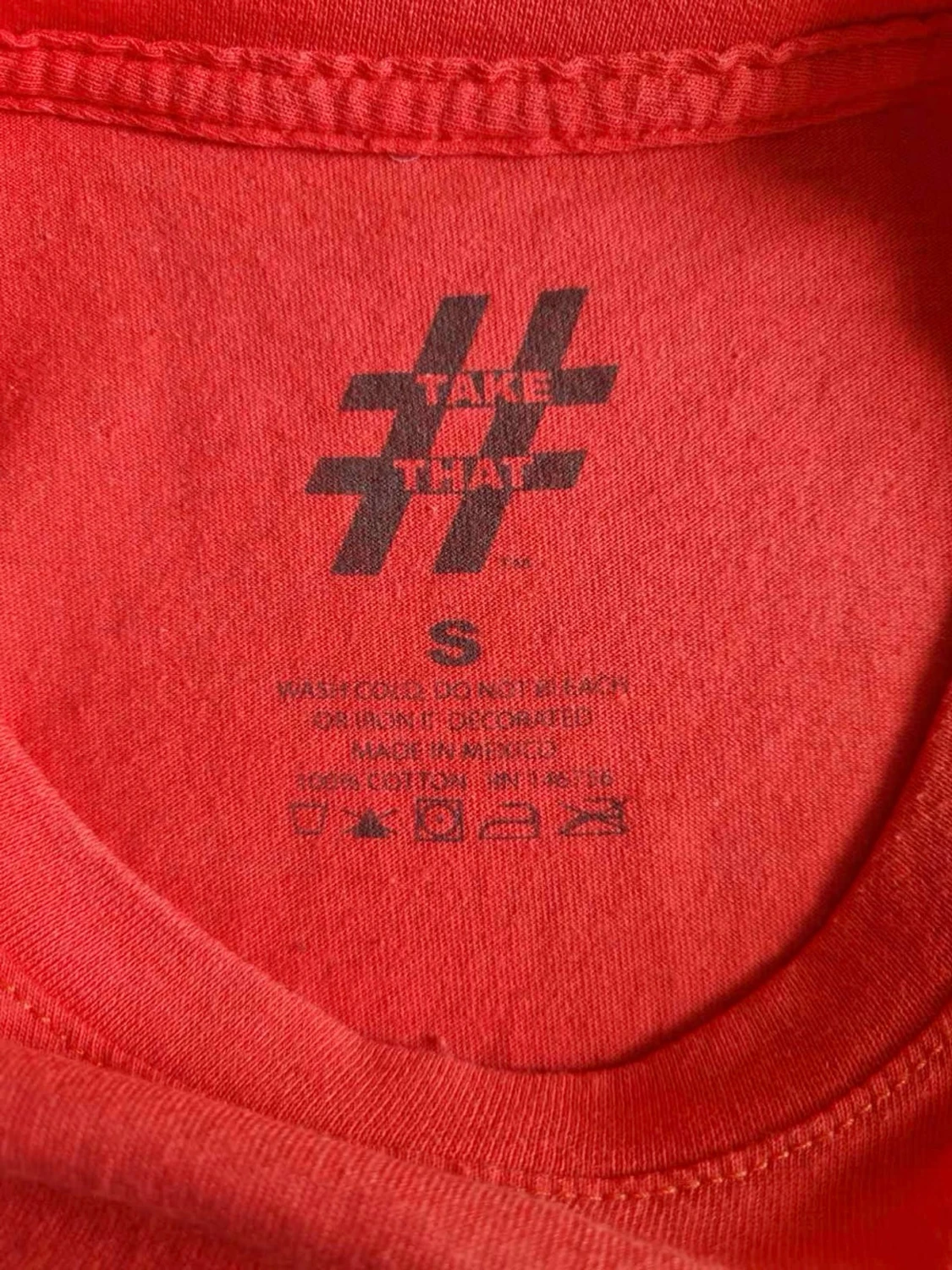 Röd t-shirt med street art-tryck strl S - 2
