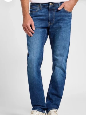Lee jeans  - Snygga blåa jeans från Lee ”Daren Zip fly”. Använda fåtalet gånger, inga defekter! W 28 och längd 32. Original pris 1199 kr. 