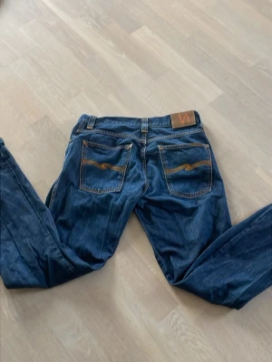 Blå nuide jeans  - Ett par blå nuide jenas! Straight fitt