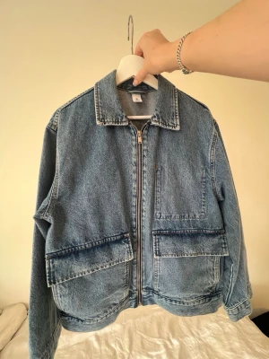 Jeans jacka  - Jeans jacka från hm, endast använd 1 gång. 