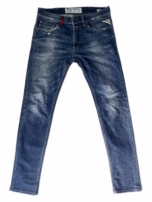 Replay jeans St. 31 - Hejsan, säljer nu dessa Replay i storlek 31, mycket gott skick, använda varsamt med riktigt schyssta fades samt slitningar . Modell: Jondrill