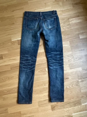 A.P.C japan jeans - Säljer nu dessa A.P.C jeans i den klassiska modellen petit new standard. Modellen är slim-straight, skickar gärna mått eller fler bilder vid behov OBS!!! Inget slitage i skrevet eller nån annanstans