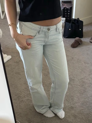 Zara jeans  - Ett par Zara jeans, använda Max 3 gånger. I storlek 34!