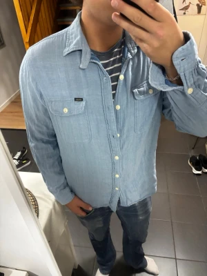 Ralph Lauren Skjorta - Storlek M, skick 9/10. Postar samma dag!
