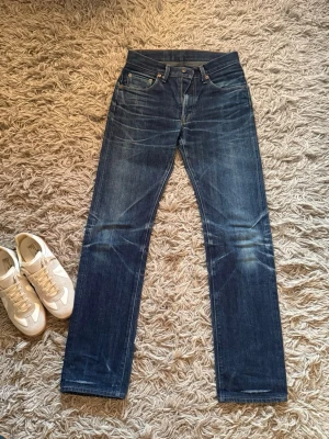 Vintage Levi’s jeans  - Dessa Levis jeans har en sjukt nice fade, riktigt ovanliga att hitta i bra skick, storlek skulle jag säga är 30/32 
