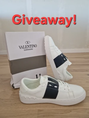 Valentino open - Lottar ut dessa HELT NYA valentino open skorna i storlek 42. Allt du behöver göra för att delta är att 1. Följ mig här på plick. 2. In och lika valfri annons på min profil. Lycka Till! Vinnaren dras den 10 september.