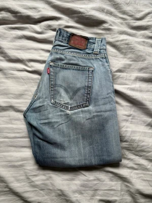 Levis Vintage jeans  - Levis 506 standard vintage jeans i en ljusblå tvätt, de har använts o har snygga fades. Hittar ingen storlek men skulle gissa på W31 L31