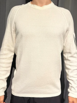 Cp company tröja - 👕Plagg : Tröja                                                                                  👕Märke : Cp company                                                                                      📏 Storlek : 46 ( passar s-m )                                                                                        ✨ Skick :  Mycket bra                                                                     🧍‍♂️Modellen är 180cm.                Nypris : 2100kr