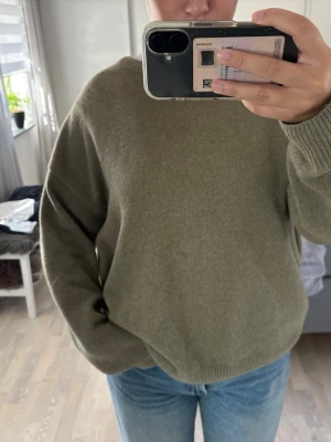 Khaki stickad tröja - Khaki stickad tröja från Zara! 
