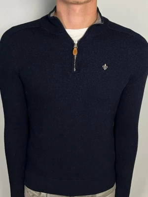 Morris merinoull halfzip - 👕 Plagg: merinoull halfzip                                                            📏 Storlek: S sitter som XS                                                               🏷️ Märke/Modell: Morris                                                     ✨ Skick: Fint skick                                                         💬 Vid frågor är det bara att skriva!                                                                                          🛍️ Gramenti
