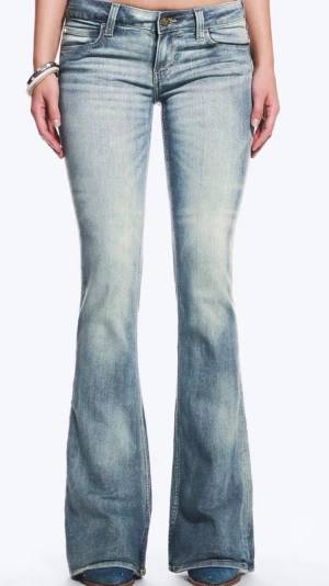 Blå bootcut jeans cheap monday - Säljer ett par blå bootcut jeans från cheap monday (Weekday) då de har blivit för små för mig. Jeansen är i färgen ”cloudy blue”. Endast använda två gånger 