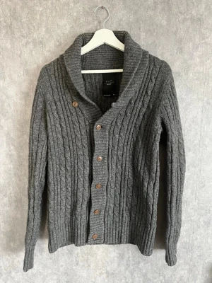 Cardigan  - Väldigt snygg slimfit cardigan i storlek M från Gstar raw 