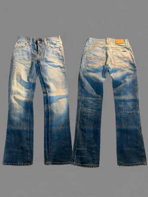 Nudie bootcut jeans med sjuk wash - Nudie bootcut jeans med en sjuk wash i storlek w30 L32 .  38  cm midja och 104 längd 