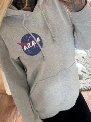 Grå hoodie  - Grå hoodie, använt skick 💋 ▪️ TikTok - ginise  