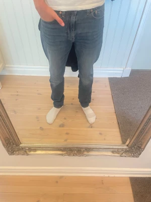 Mörkblå Levis 510 - Säljer dessa sjukt snygga mörkblå jeans från Levis med snygga fades. Storlek 29/32, regular fit. Hör av dig vid funderingar!