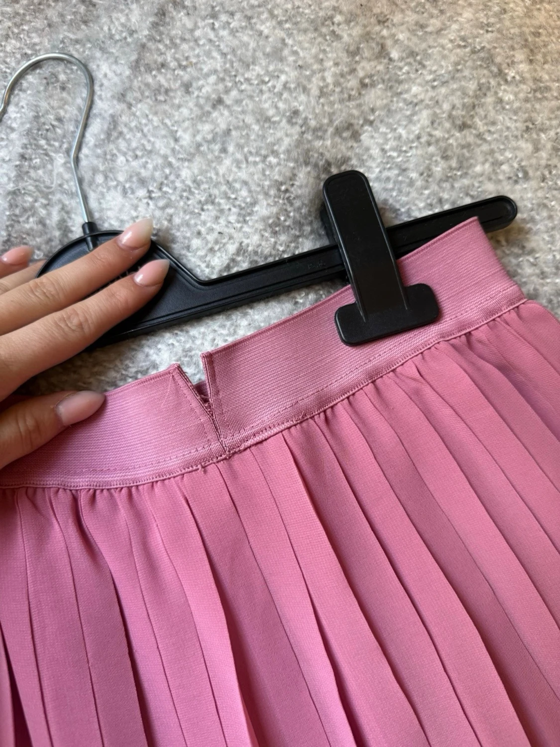 Plisserad rosa långkjol - 1