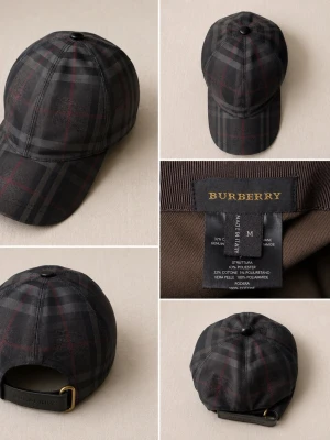 Mörk rutig keps från Burberry - Snygg keps från Burberry i mörkt rutigt mönster med svarta, gråa och röda toner. Justerbar rem baktill med metallspänne och diskret Burberry-logga. Tillverkad i bomull och polyester för en bekväm och stilren look.