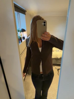 brun kofta - Säljer en nästan helt oanvänd kofta från Sain Tropez i super bra skick!!💞 pris går självklart att diskutera.