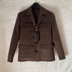 Massimo dutti overshirt - Massimo dutti overshirt, storlek S! Super fint skick bara att höra av sig vid minsta funderingar mvh MILLESHEAT❕❕