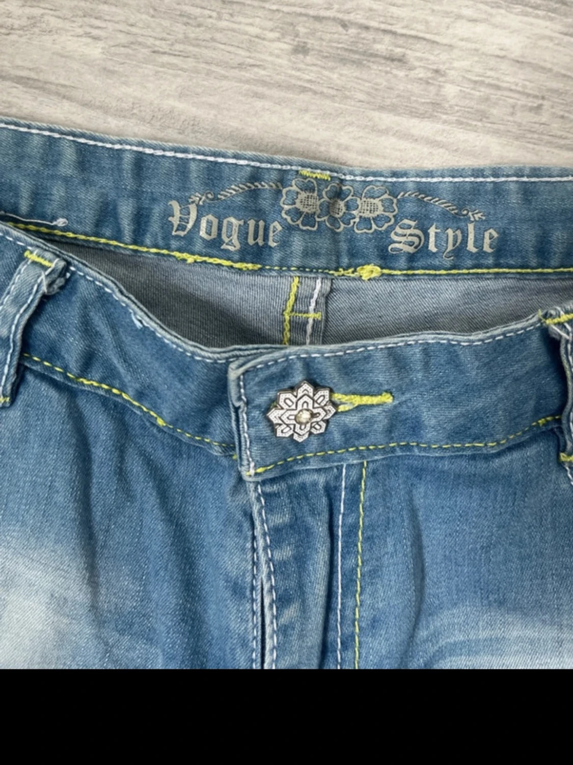 Snygga shorts med gröna detaljer  - 1