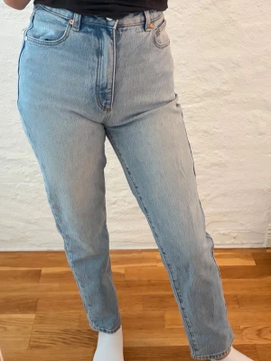 Ljusblå rak jeans med hög midja - Från abrand jeans rak modell 
