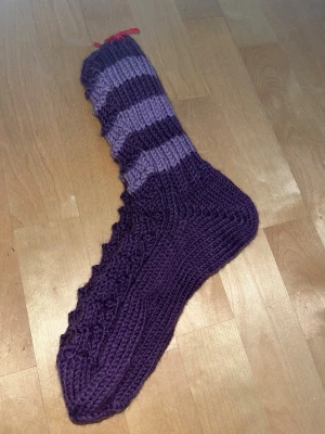 Villasukat 38 - Liilat käyttämättömät villasukat. Pohjan pituus n 25cm. Koko 38. Eläintalous MMM Katsothan myös muut ilmoitukseni Tarjoa 