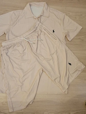 Shorts och T shirt - Herrshortsset Mode Enfärgade Semester Strandkläder Sommar Träningsställ Krage Knappar Skjorta och Shorts Casual Tvådelade Set