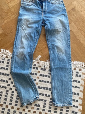 Nudie Jeans (Steady Eddie) - Säljer ett par Nudies med en väldigt snygg wash! Storlek 30/32, modellen är Steady Eddie II. Pris kan diskuteras!