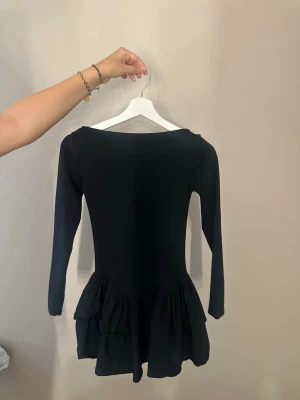 Klänning zara - Säljer denna klänningen från Zara. I storlek S. Säljer den eftersom jag aldrig använt den förutom 1 gång. Köpte för 329kr men säljer för 200kr