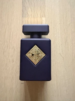 Initio Parfums Privés - Side Effect 90ml - Säljer min Side Effect 90ml från Initio Parfums Privés. Uppskattningsvis 70-75ml kvar.