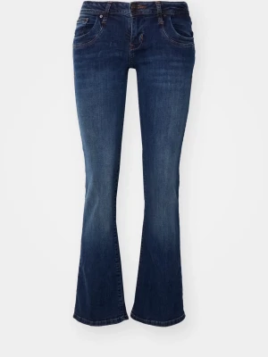 Mörkblå bootcut jeans med stretch - Snygga mörkblå bootcut jeans från Ltb med klassisk femficksdesign och lätt utsvängda ben. Jeansen har en normal passform och är tillverkade i mjuk bomull med stretch för extra komfort. Perfekta till sneakers eller boots för en avslappnad look. Storlek 27/34!