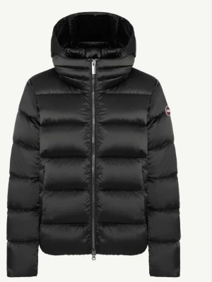 Svart colmar jacka  - Säljer nu min fina colmar jacka i modellen colmar down jacka. Har använt jackan en del men den är fortfarande i ett jättebra skick! Den har ett litet hål på insidan av jackan (sista bilden) men det syns inte på utsidan. Nypris är runt 4000kr💞det är storlek 46, passar mig bra som är en s/m