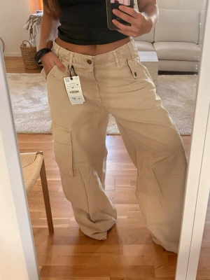 Cargo byxor - Fina och slutsålda i stl 40 från Zara 