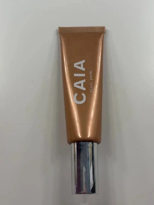 Caia Liquid Highliter - Caia liquid Highlighter i färgen Pearl Swirl, färgen är inte som förpackningen utan ljusare💓Endast utpumpad ifrån någon gång! 