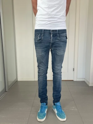 Replay Anbass Jeans  - Säljer nu dessa Replay Anbass Jeans, W29 o L32 med mått ca 36 o 104 cm. skriv för fler bilder/frågor🙌🏼