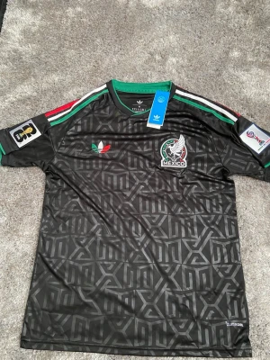 Mexico tröja - Säljer en helt ny Mexico vm tröja i storlek M (kan passa S)