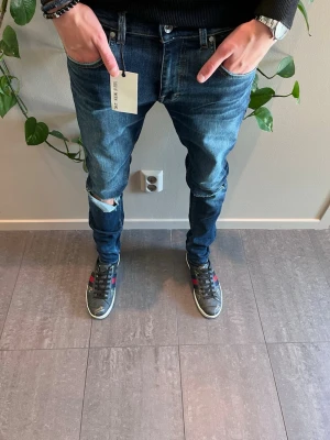 Tiger of Sweden jeans nya - Helt nya jeans ifrån tiger of Sweden med prislappen kvar på. Storleken är W30 L32 i modellen slim. Kvitto kan visas privat