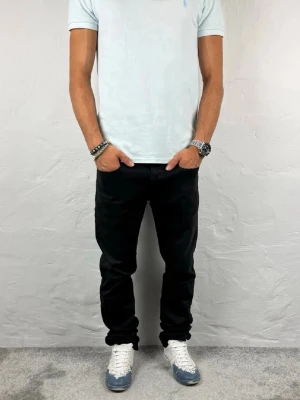 4a replay jeans  - OBS!! Inte mina bilder då jag köpte dem igår och dem ej passade,  fyra riktigt snygga jeans från Replay i storlek W31 och W32 hyperflex, extremt sköna och passar till alla stilar. Dem är helt oanvända vid min ägo och bara testade. Ifall du har några funderingar, tveka ej utan hör av dig så svarar jag så fort jag kan!