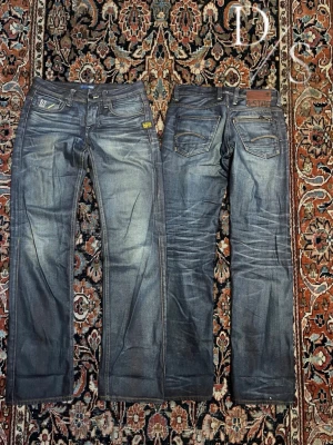 GSTAR - RAW Straight fit vintage jeans - Riktigt snygg tvätt på dessa Gstar jeans även en skön rak passform! Inga defekter. Midja:39cm Längd:102 Benöppning:19cm