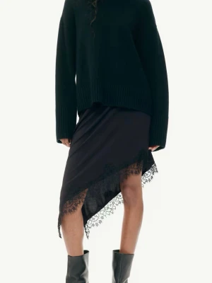 Asymmetrisk kjol med spetskant - H&M - NY - Helt ny kjol från H&M. Ord pris: 199kr. Beskrivning: knälångkjol i crêppad trikå. Kjolen har resår i midjan och asymmetrisk spetsdetalj nedtill. 