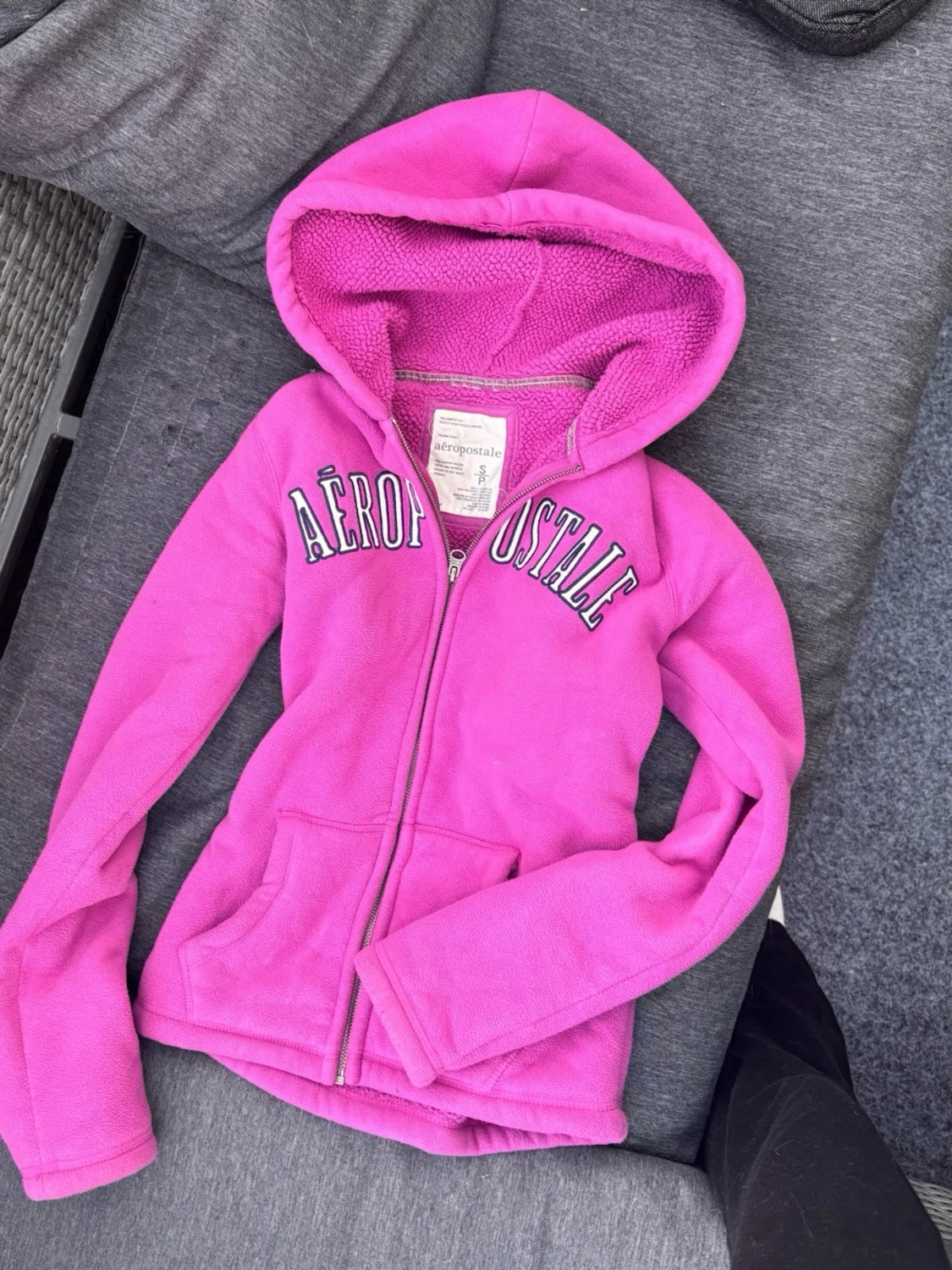 Rosa Aeropostale zip