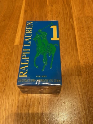 Ralph Lauren herr parfym  - Jag säljer Ralph Lauren The Big Pony Collection herr parfym. Den är 50 ml och är helt oöppnad. Plasten på är kvar.