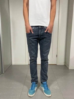 Dondup Jeans - Säljer nu dessa grå/svarta Dondup Jeans, mått ca 101 o 40 cm. skriv för fler bilder/frågor🙌🏼