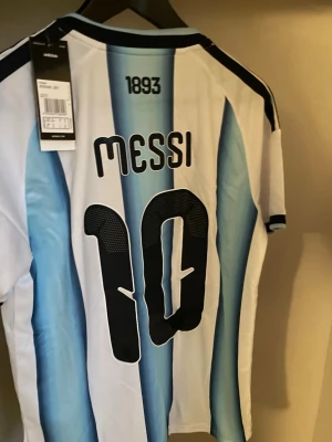 Argentina Messi matchtröja 2026 - ERBJUDANDE —— Köp någon tröja på min profil och få denna för 99kr. (Eller kan du såklart alltid bara betala 149kr)