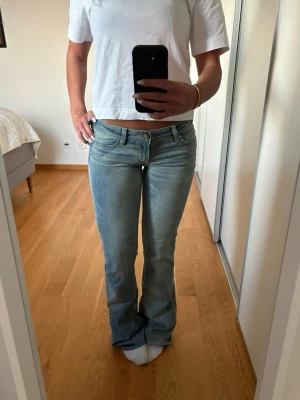 Lågmidjade jeans - Jätte snygga lågmidjade jeans som i princip är oanvända.🤩