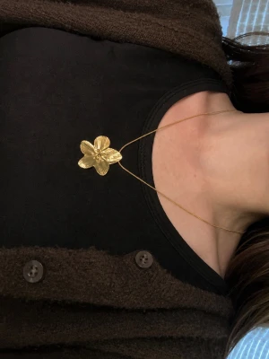 flower necklace - New (tested only once) flower necklace, stainless steel.