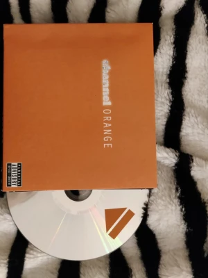 Channel Orange cd - Säljer Frank oceans cd channel orange. Säljer även en Frank Ocean tröja!!