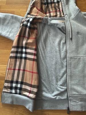Burbery kofta - Storlek S passar även M